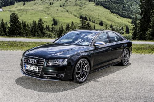  Audi S8 